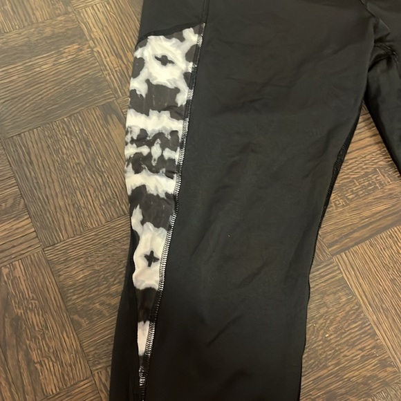 Black La Vie en Rose capris! - Picture 3 of 5